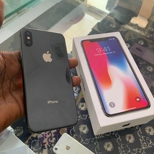 iPhone X with complete accessories